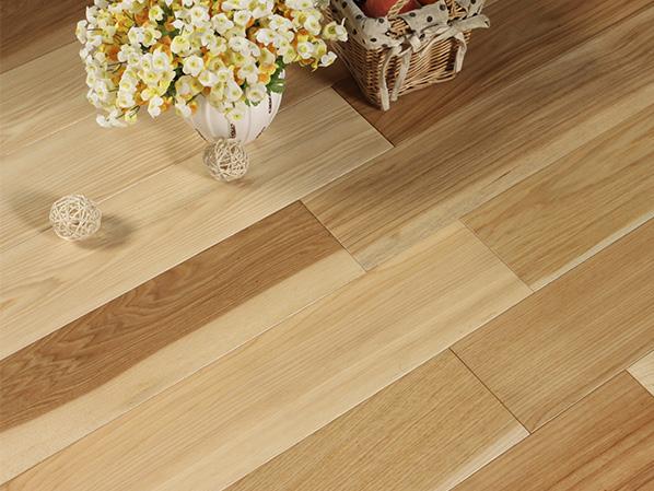 ɽ���ұ�ɫ�¹�ʵľ�ذ�